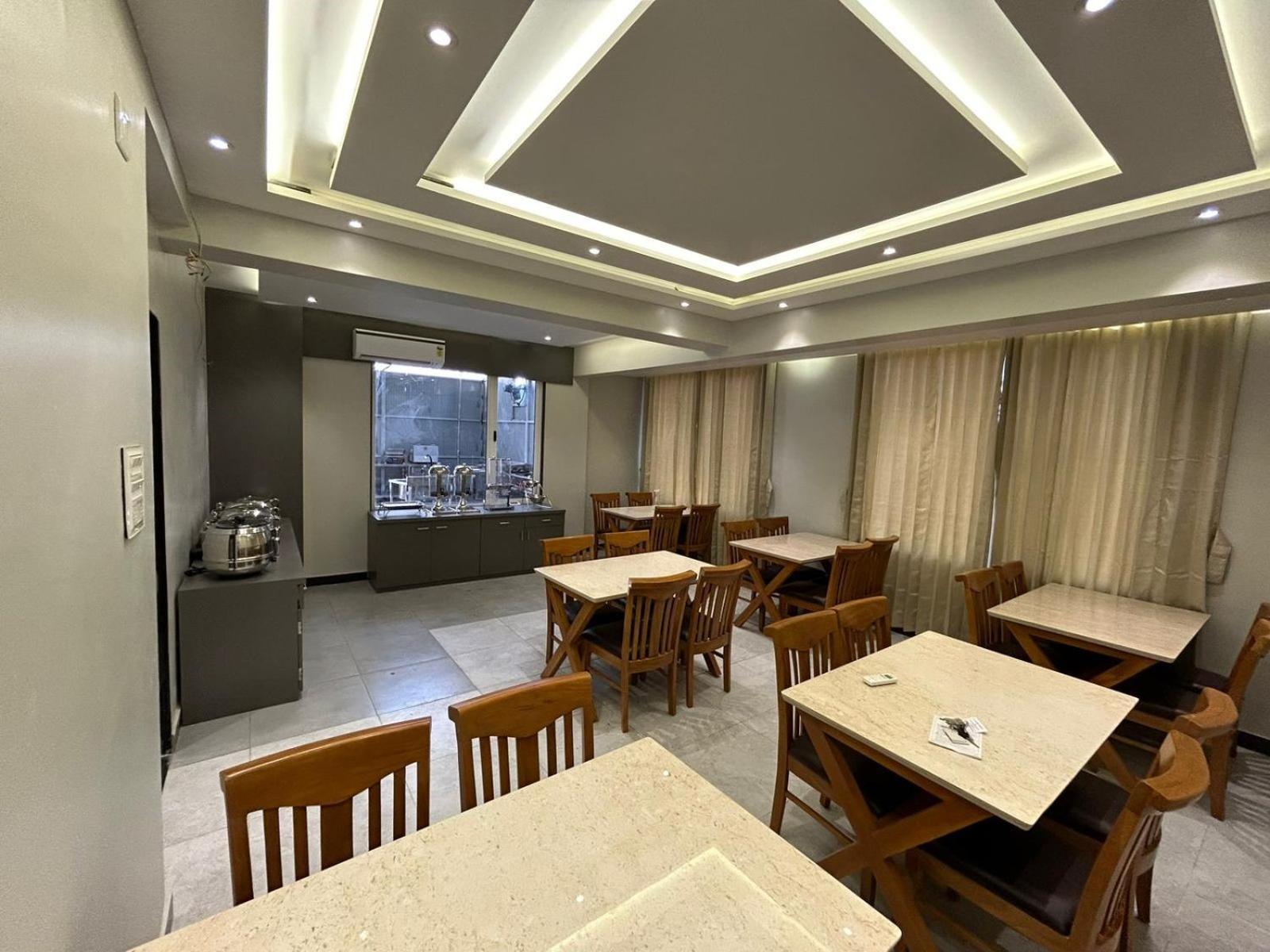 Hotel Holiday Icon Dwarka  Exterior photo